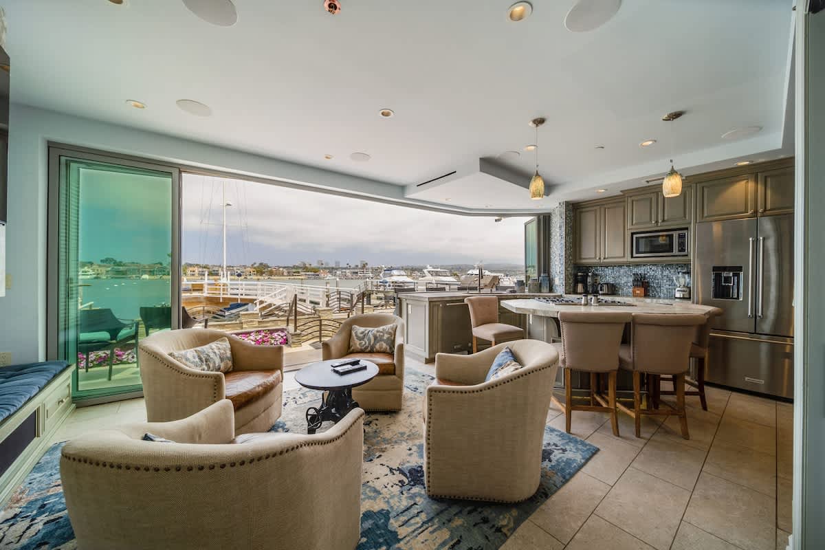 Harbor House - Bayfront Getaway, Rooftop Hot Tub — photo 8