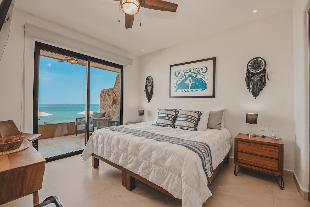 Beachside in paradise with pool, gym, game room — photo 3