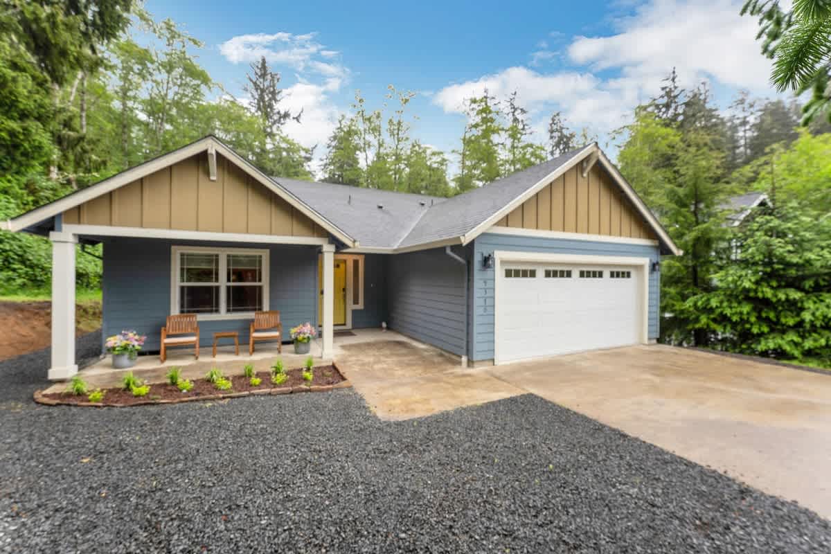 Blue Drift - remodeled Manzanita beach house