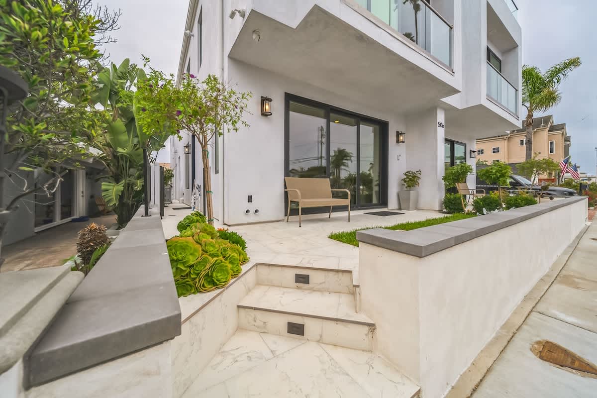 Skyline House - Two Rooftop Decks Near the Beach — photo 5