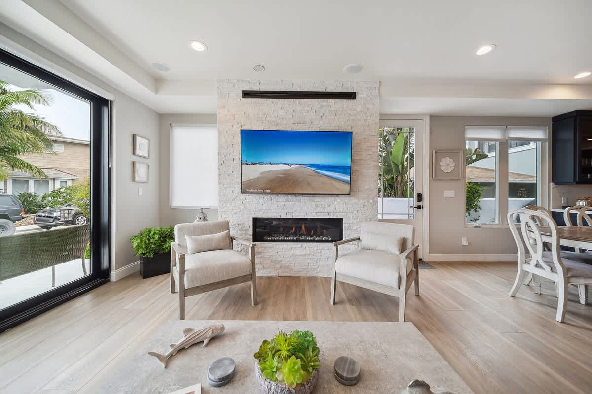 Skyline House - Two Rooftop Decks Near the Beach — photo 8