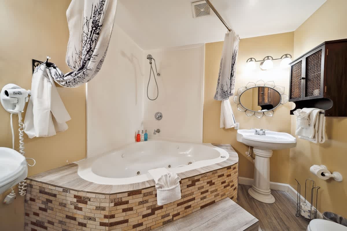 Iris House | Village & Beach Getaway — photo 7